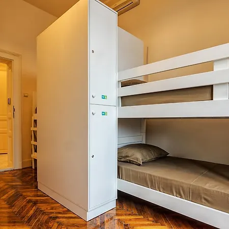 Booking Bnb Auberge de jeunesse *